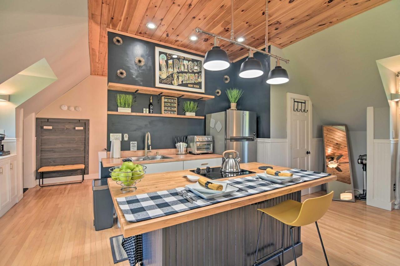 Stylish Studio With Fireplace About 3 Mi From Dtwn! Saratoga Springs Exterior photo